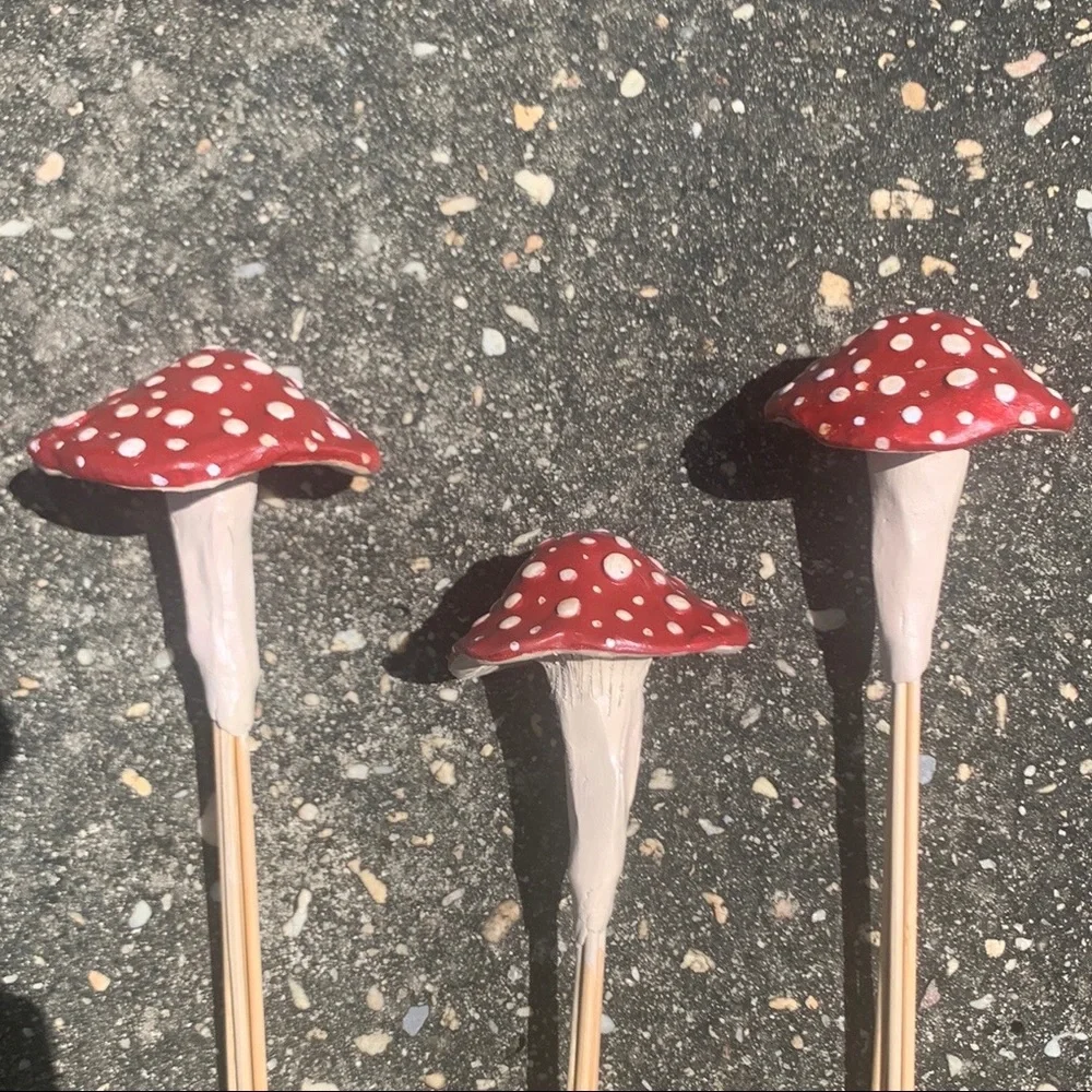 [3] SPOTTED MUSHROOM 🍄 Garden Stakes! 🙌🏽❤️🌈 - Picture 2 of 10